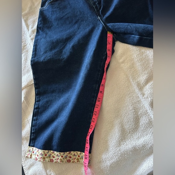 Women's Wrangler Capri with Floral Trim - Picture 2 of 6